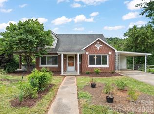 654 Ratcliff Cove Rd, Waynesville, NC 28786
