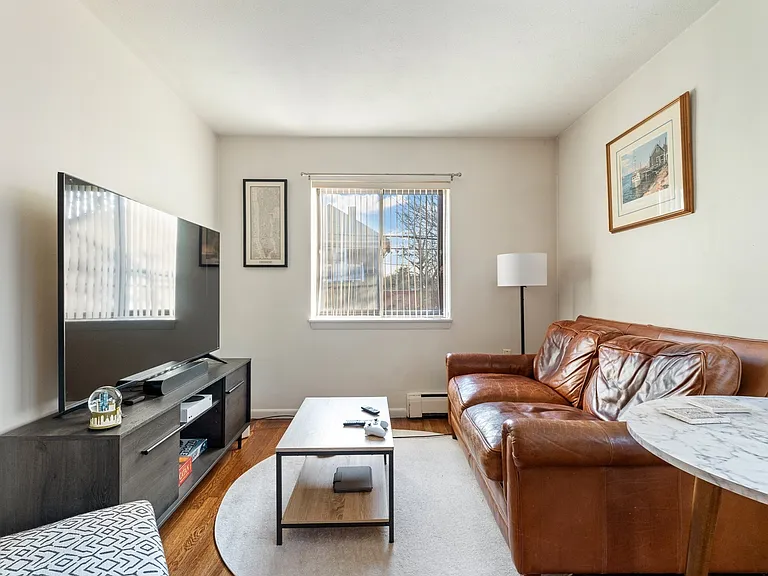 425 S Huntington Ave #6 — Photo 2