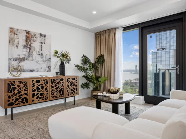 2286 Cropsey Avenue image 11 of 27