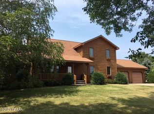 207 Spruce Ln, Cavalier, ND 58220