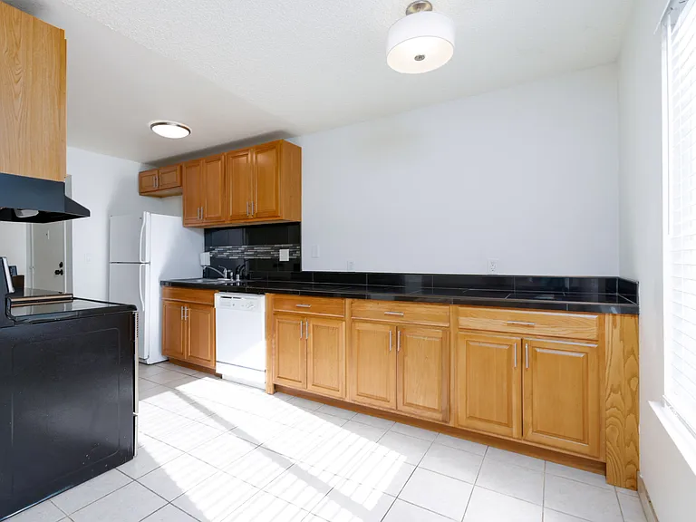 4606 Neil Rd #185 — Photo 6