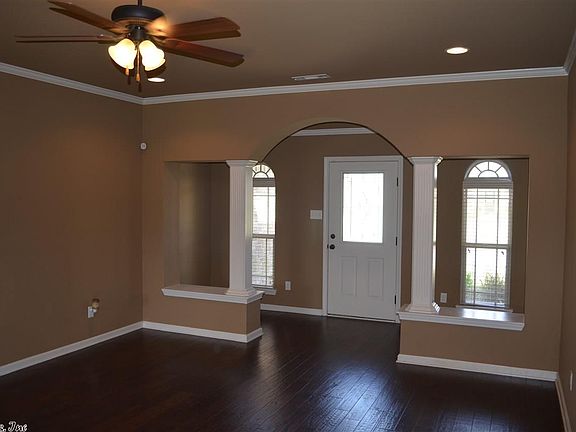3rd image of 1605 Myrna Ln