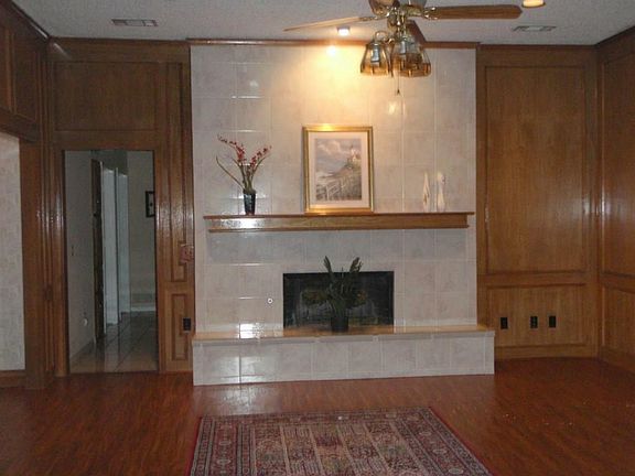 2nd image of 2612 Bowie Dr