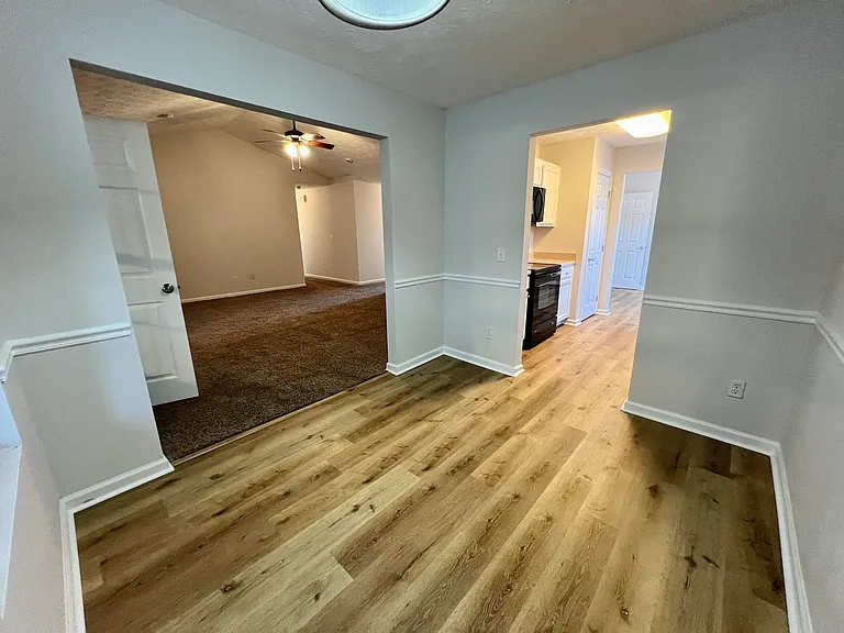 707 Porter Ln — Photo 12