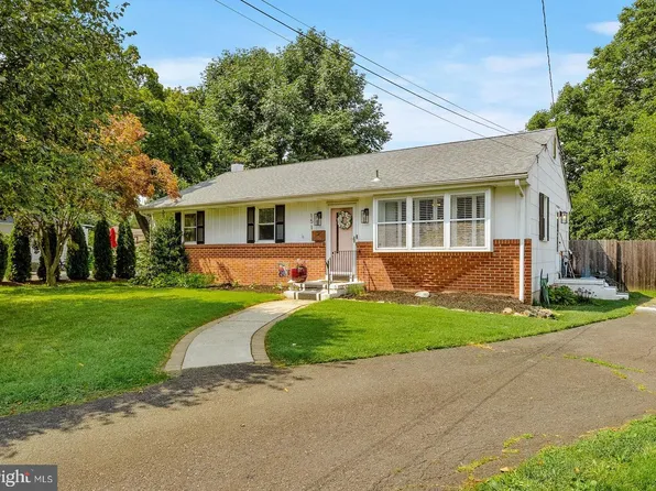 151 E Richardson Ave, Langhorne, PA 19047