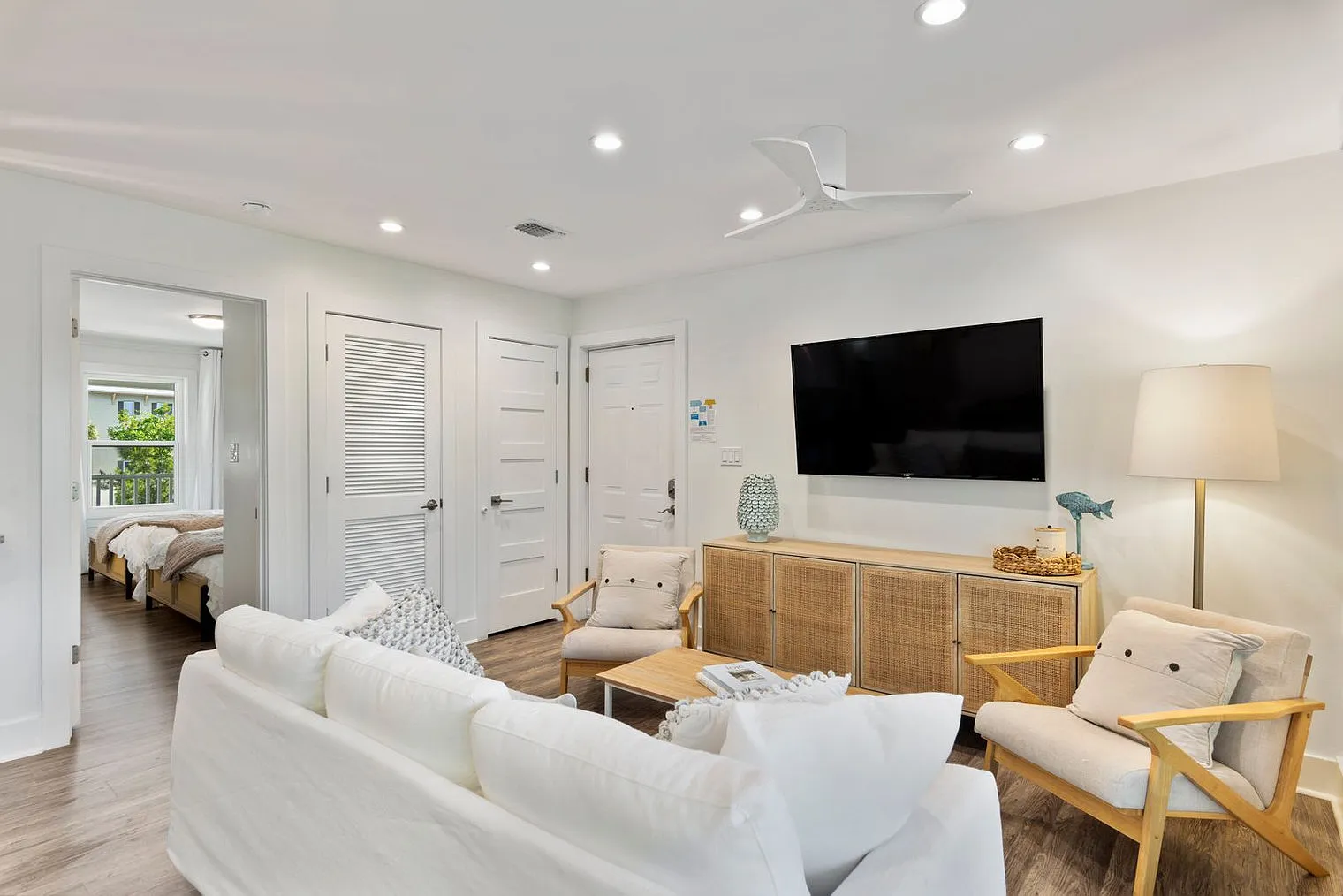 3 bed, 2.0 bath, 1119 sqft, $3,292 — Photo 3