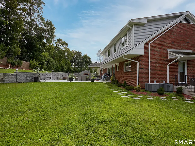 1374 Huntington Tpke — Photo 35