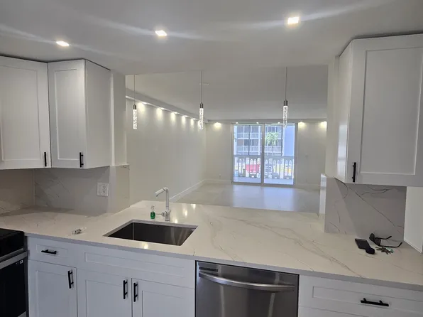 400 NE 12th Ave APT 303, Hallandale Beach, FL 33009