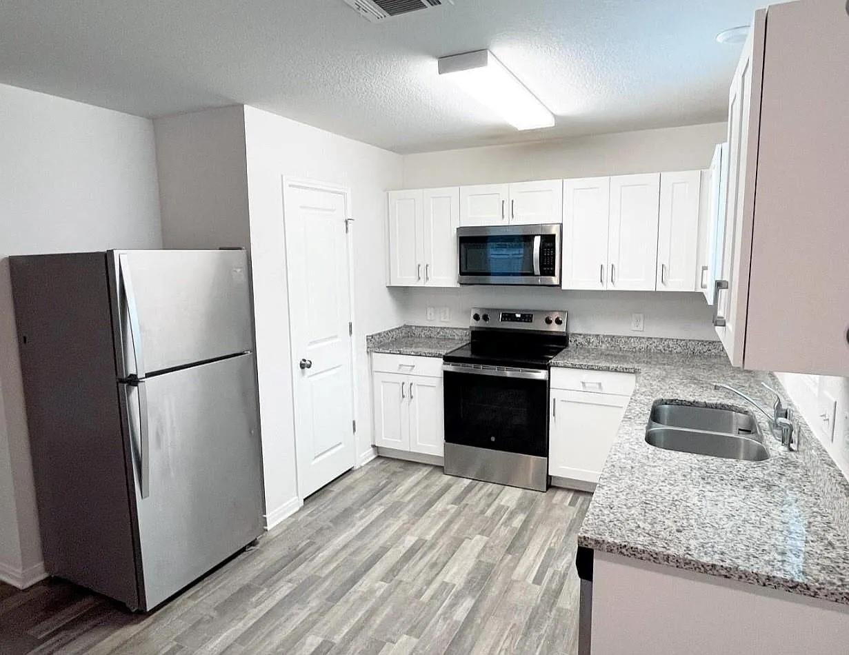 3 bed, 2.0 bath, 1220 sqft, $1,500 — Photo 4