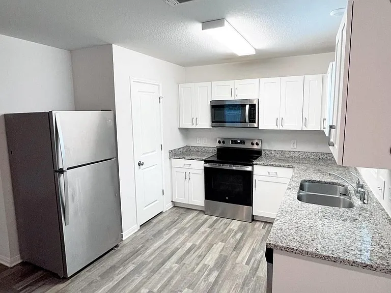 15717 Del Norte Dr — Photo 4