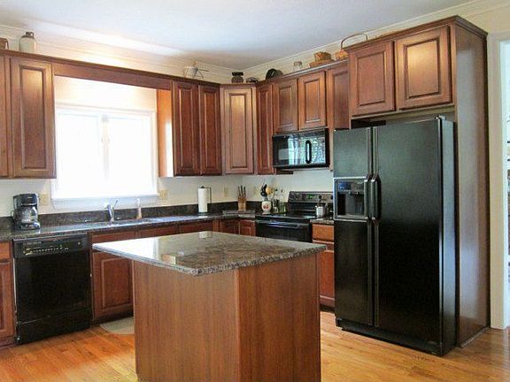 2nd image of 380 Longford Dr