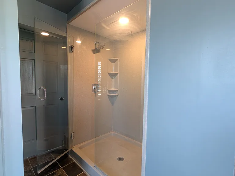 1041 Franklin Ave — Photo 17