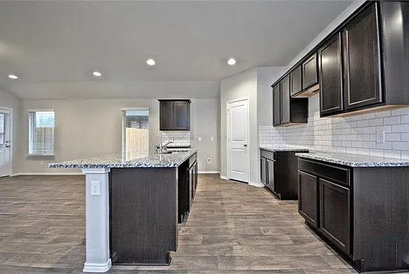 1510 Ashford Bend Ln — Photo 9