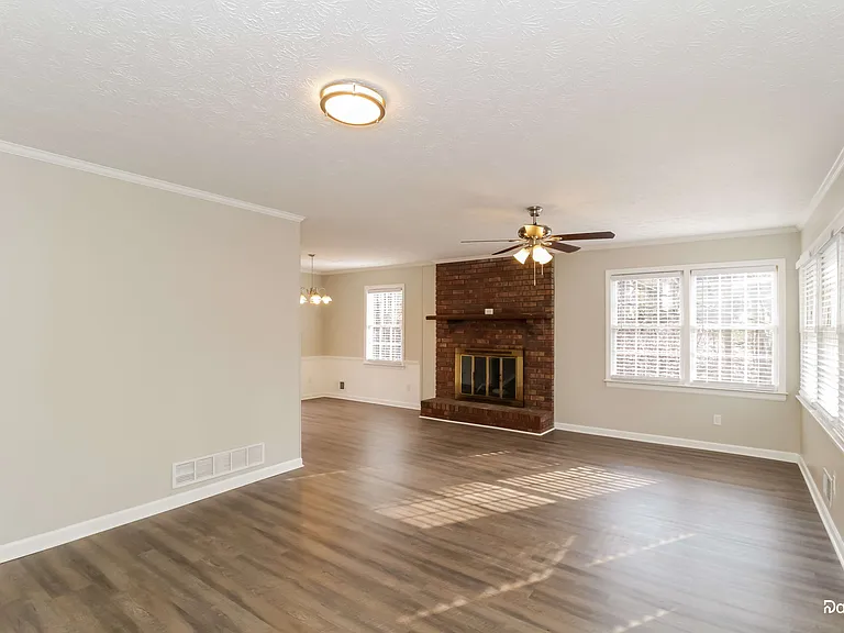 1252 Rolling Oaks Dr NW — Photo 5