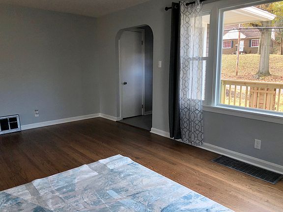 3rd image of 113 Pfeiffer Ave