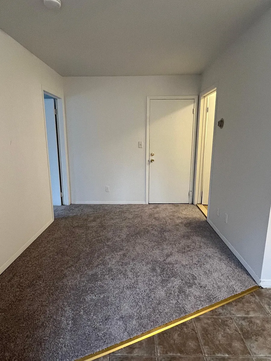 Building Photo - 1256 N Country Rd #G3