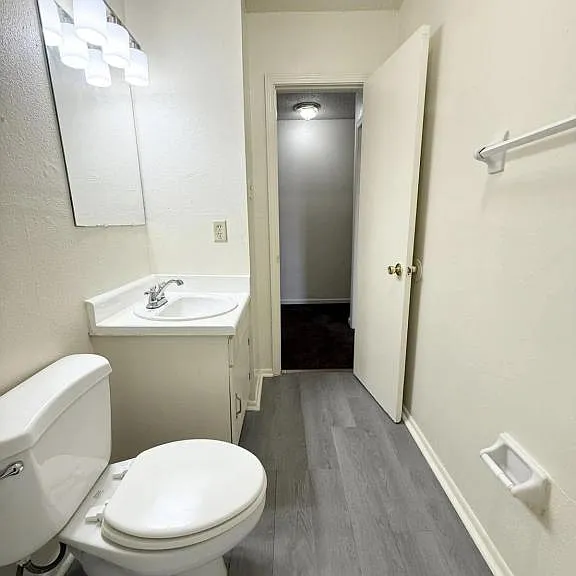 1620D Newport Pl — Photo 4