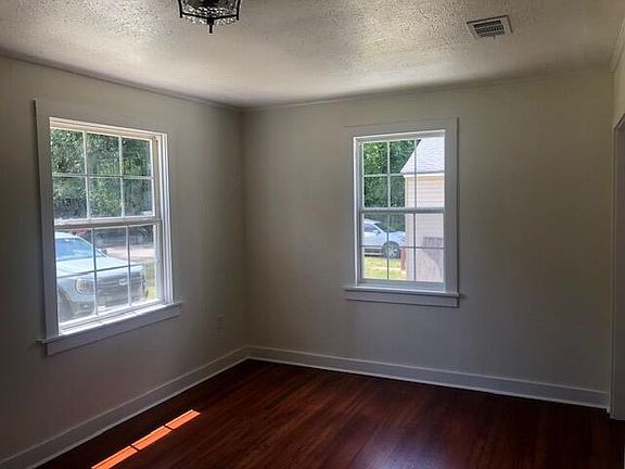 4th image of 1813 Brooklane Dr