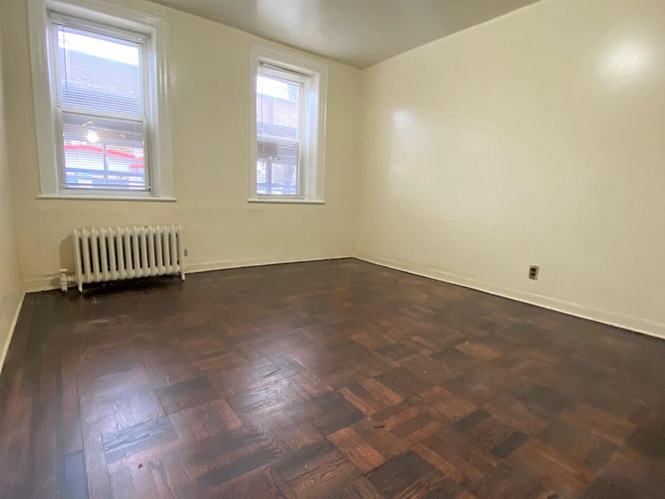 1st image of 905 McLean Ave