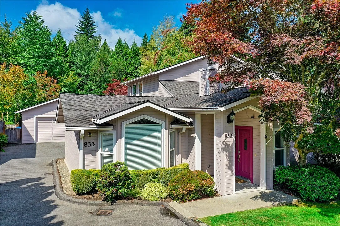 4 bed, 2.5 bath, 2340 sqft, $4,995 — Photo 1