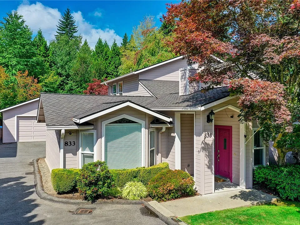 833 104th Ave SE
