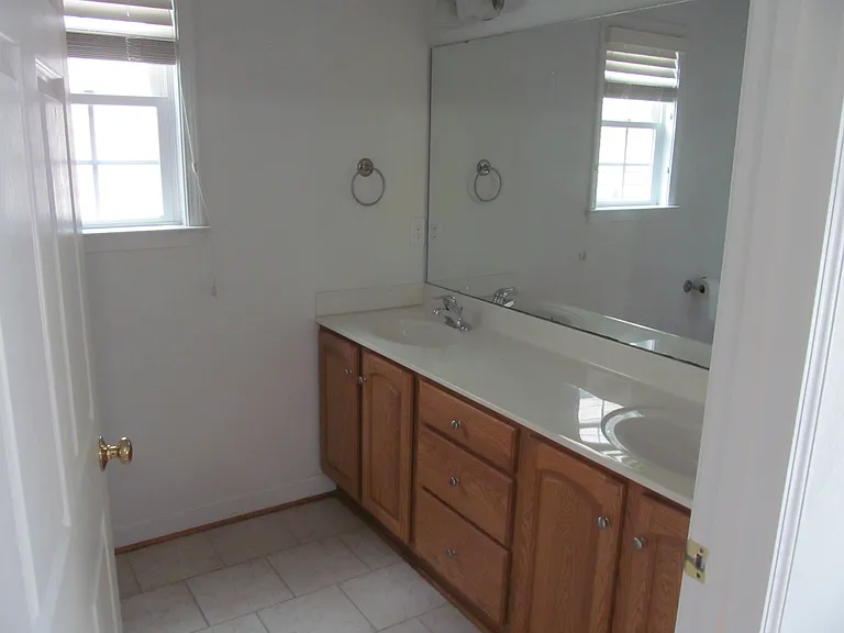 107 Berkley Ct #107 — Photo 9