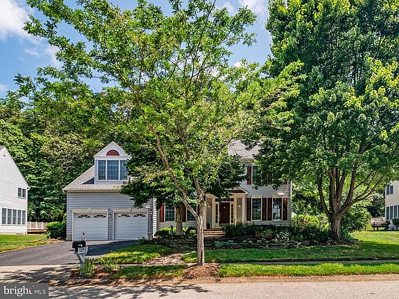 4th image of 1329 Anglesey Dr