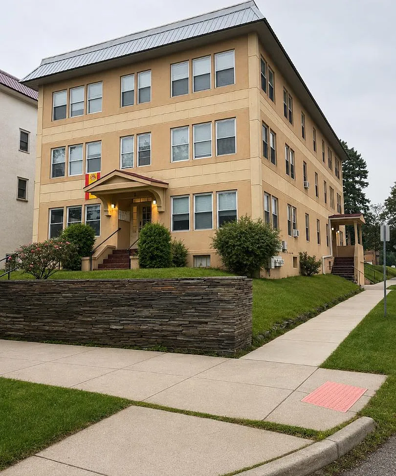 2 Grand Blvd - Unit 10 — Photo 4