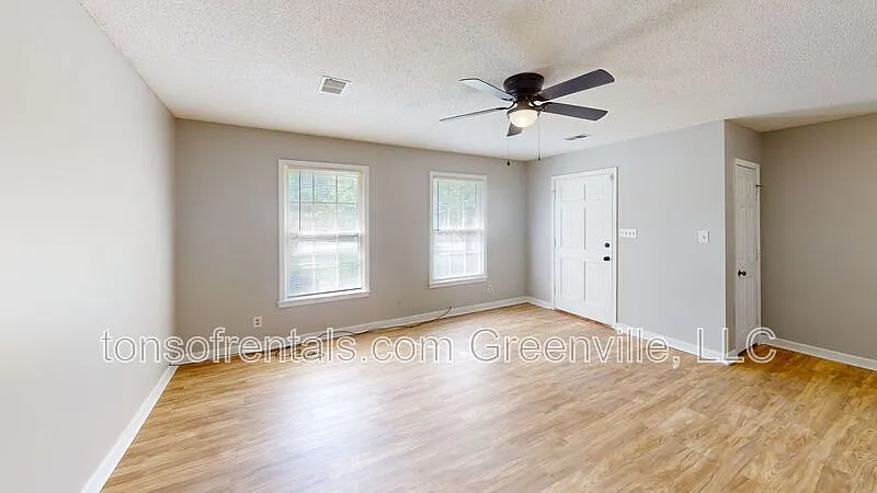 2 bed, 1.0 bath, 1000 sqft, $1,095 — Photo 2