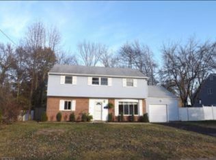 35 Peachtree Rd, Oakhurst, NJ 07755