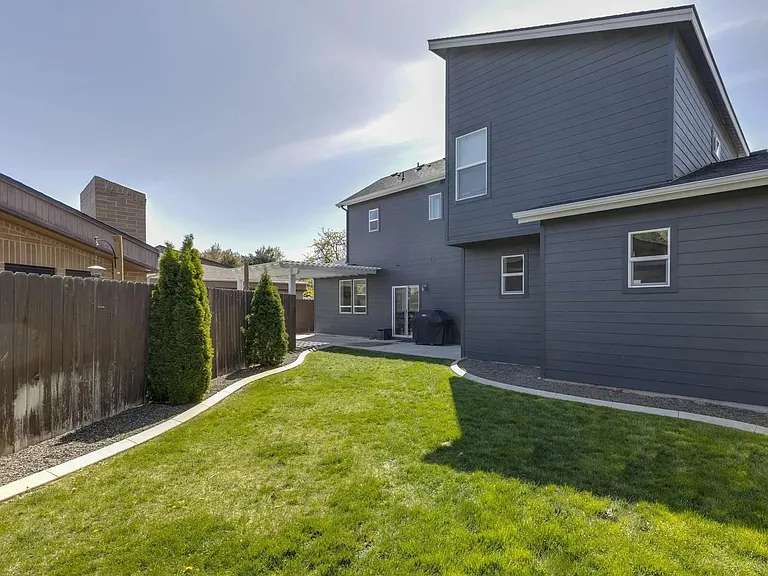 114 E Demming Ln — Photo 17