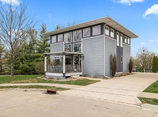5683 Long Meadow Ct, Johnston, IA 50131