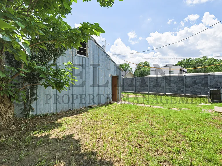 3123 W Douglas Ave — Photo 8
