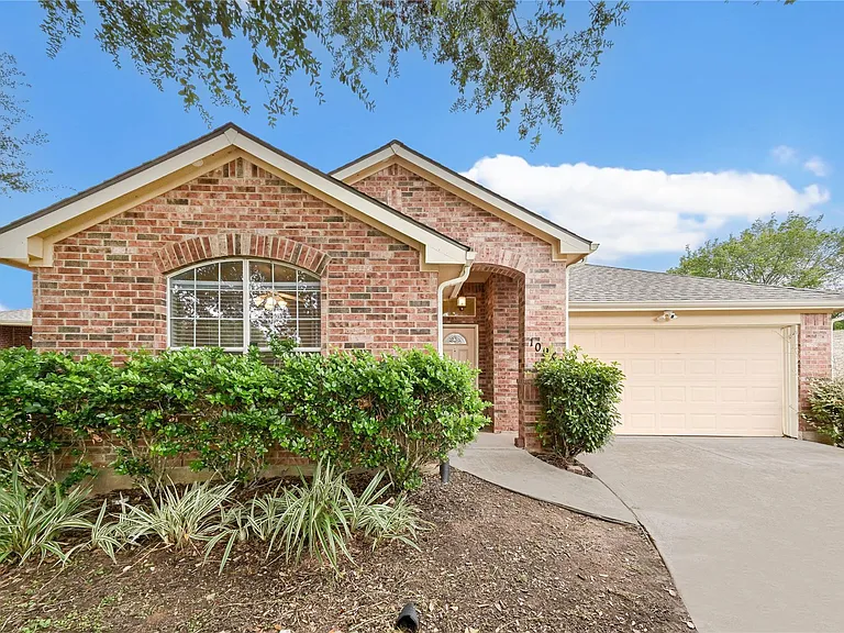 10947 Redstone Ct — Photo 1