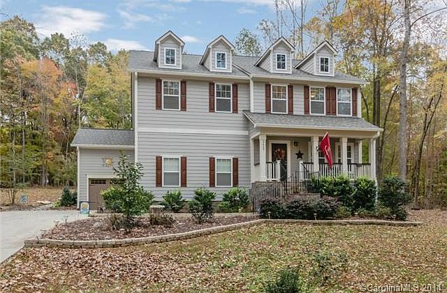 Welcome Home!  You will enjoy relaxing on the Rocking Chair fron