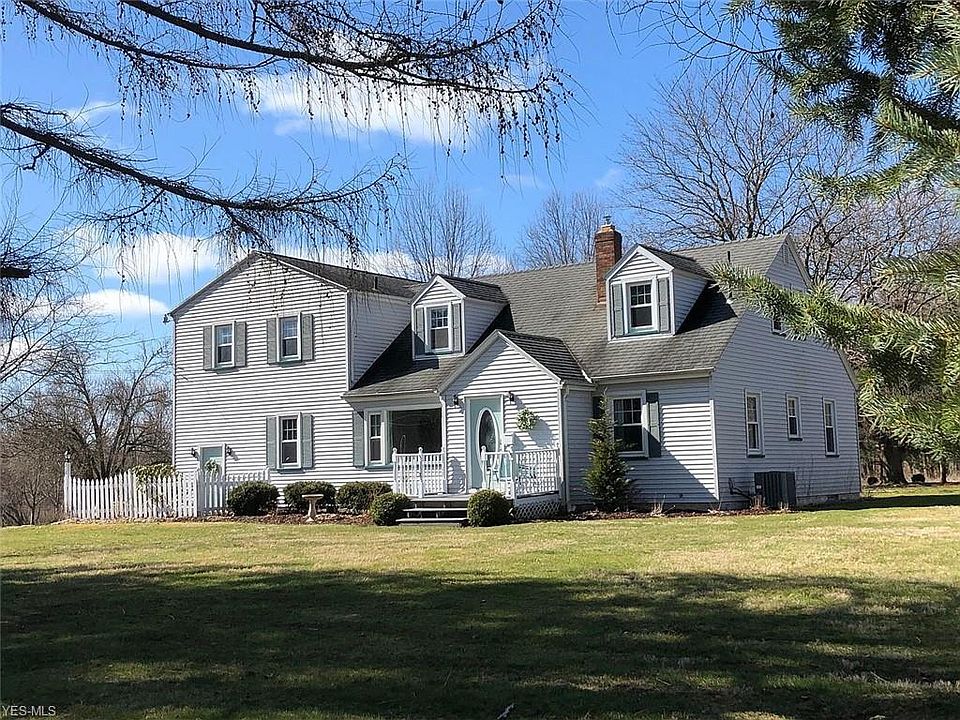 1st image of 318 Oak St