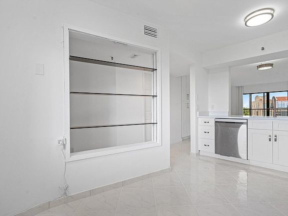 4th image of 14475 Strathmore Lane #707