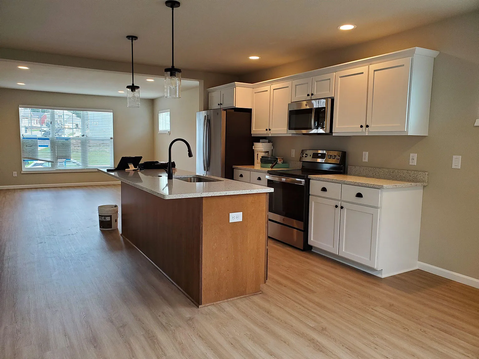 3 bed, 2.5 bath, 1656 sqft, $2,750 — Photo 4