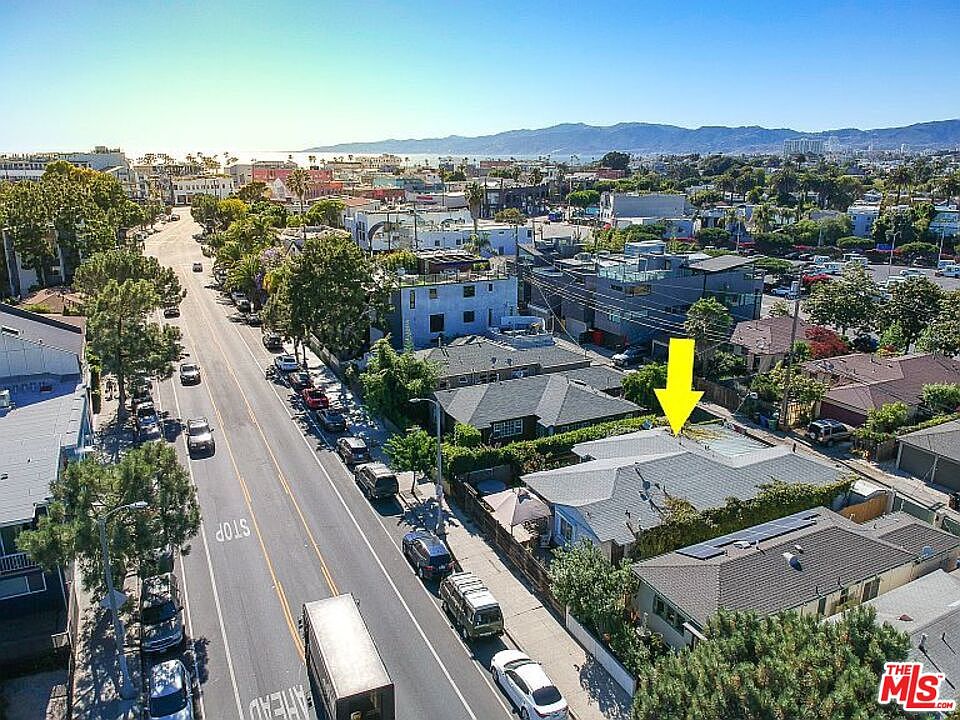 1st image of 317/319 Venice Way