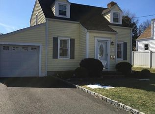 49 Southfield Rd, Fairfield, CT 06824