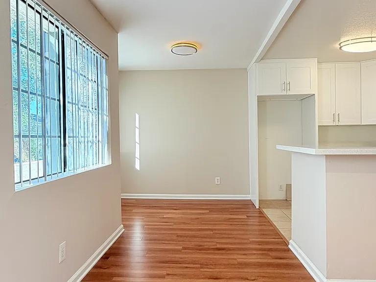 615 W Milford St — Photo 11