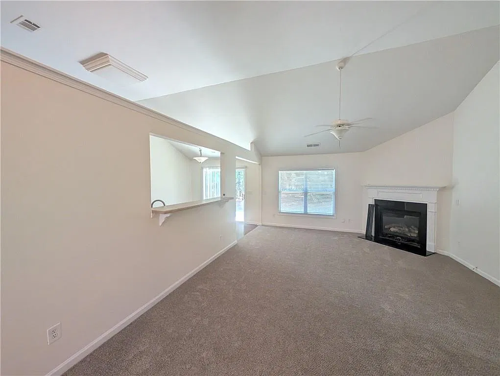 4 bed, 2.0 bath, 1826 sqft, $2,199 — Photo 4