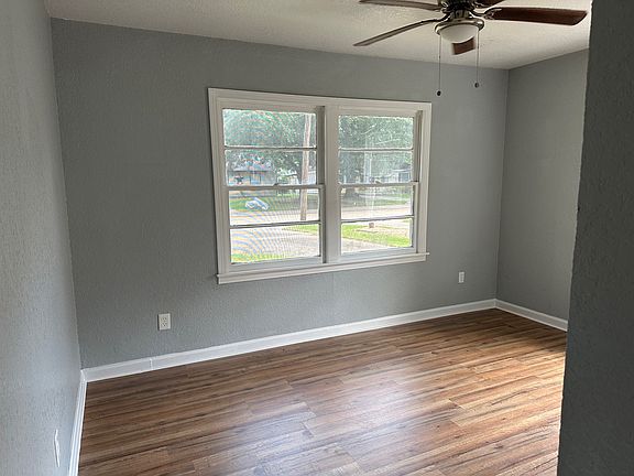 2nd image of 324 Acacia St