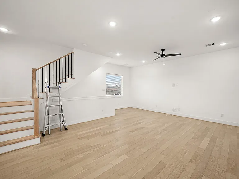 2811 Anita St — Photo 5