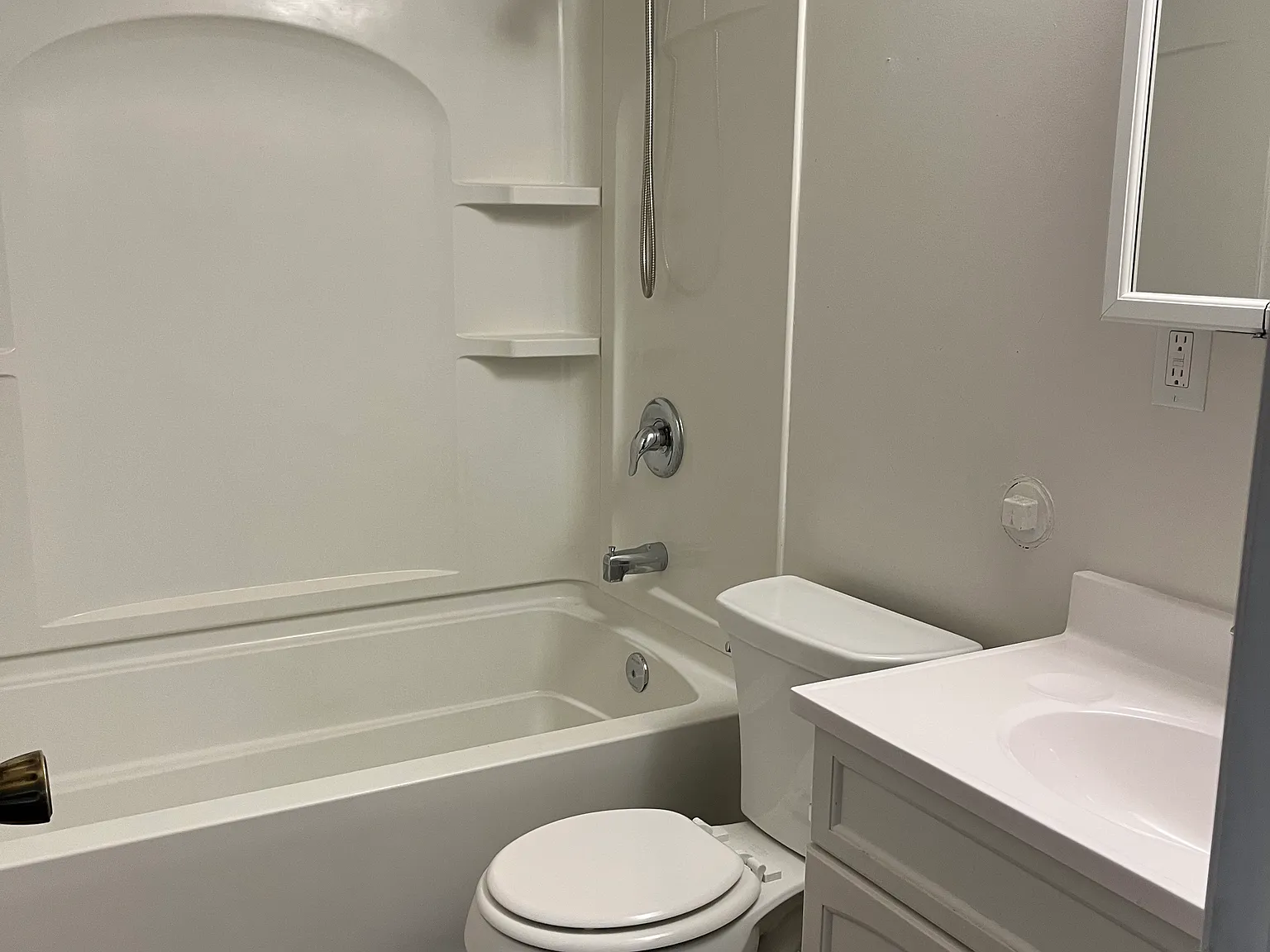 2 bed, 700 sqft, $925 — Photo 2