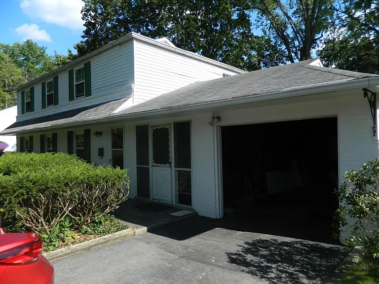 garage connected to breezeway