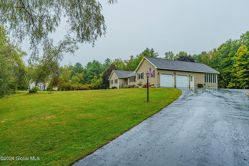 5th image of 141 Boulderwood Drive