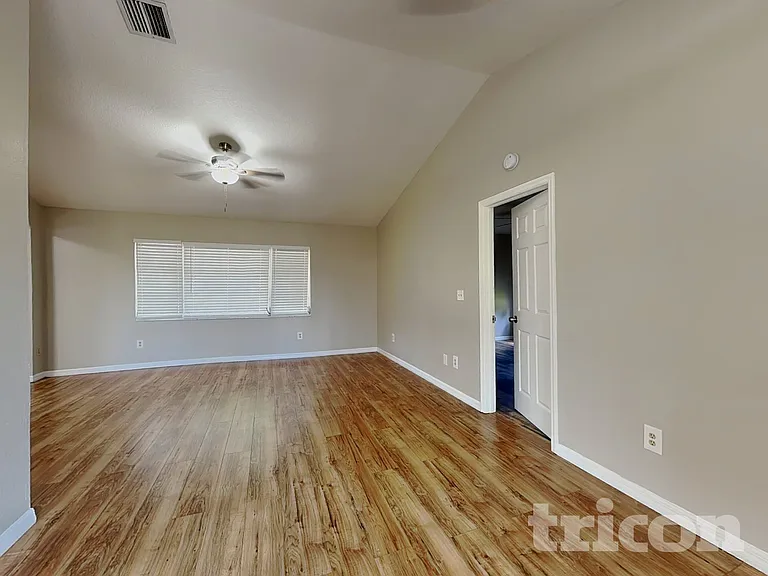 20336 Peachland Blvd — Photo 2