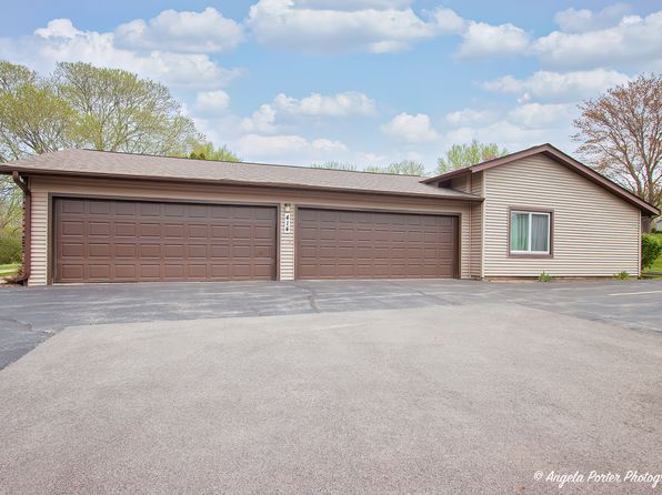414 Waters Edge Dr #C, McHenry, IL 60050