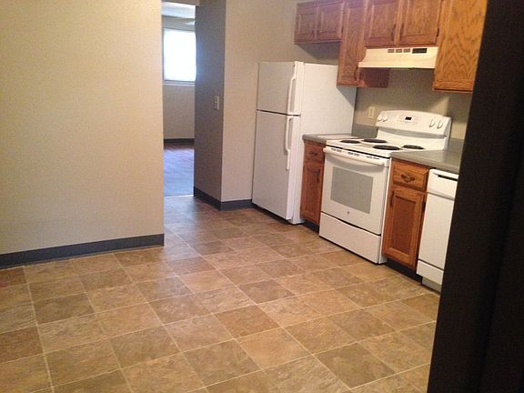 3rd image of 921 Caroline Ave APT 2